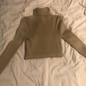Warm winter time cropped turtle neck